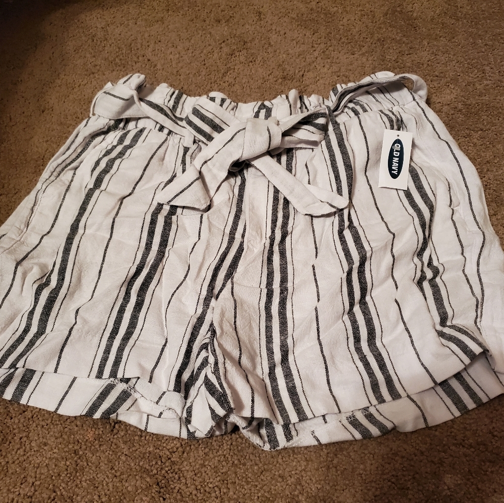 Old Navy tie waist shorts, NWT size 2